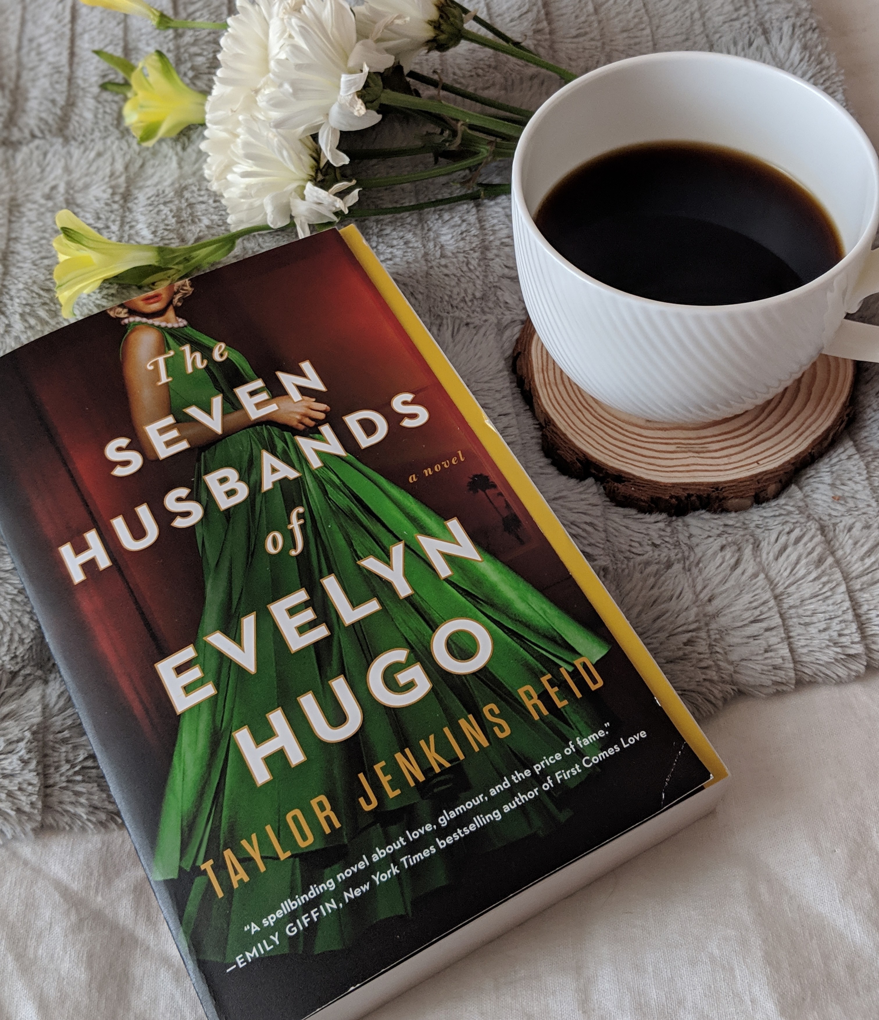 Book Review: The Seven Husbands of Evelyn Hugo by Taylor Jenkins Reid